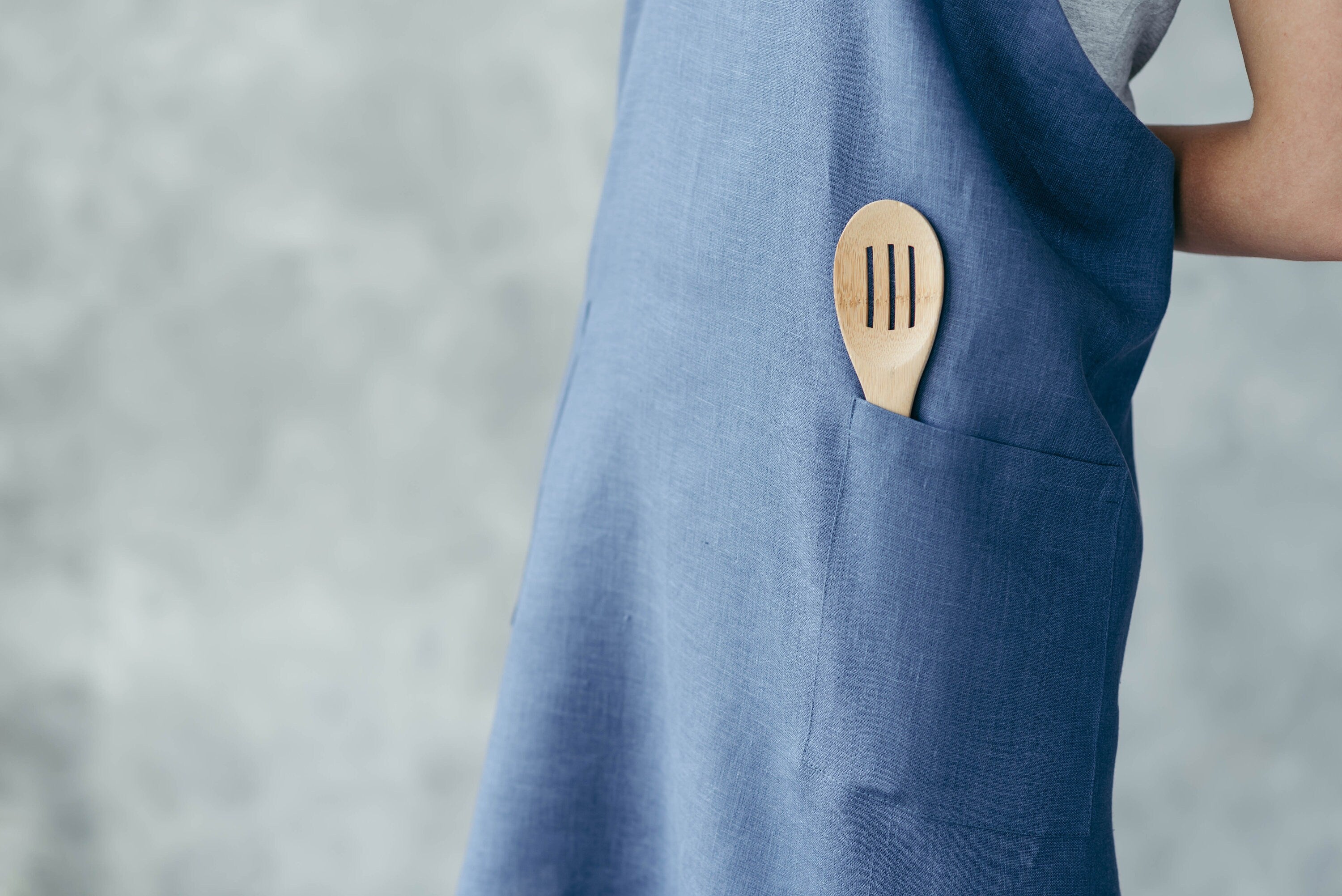 Short Linen Crossover Pinafore Apron