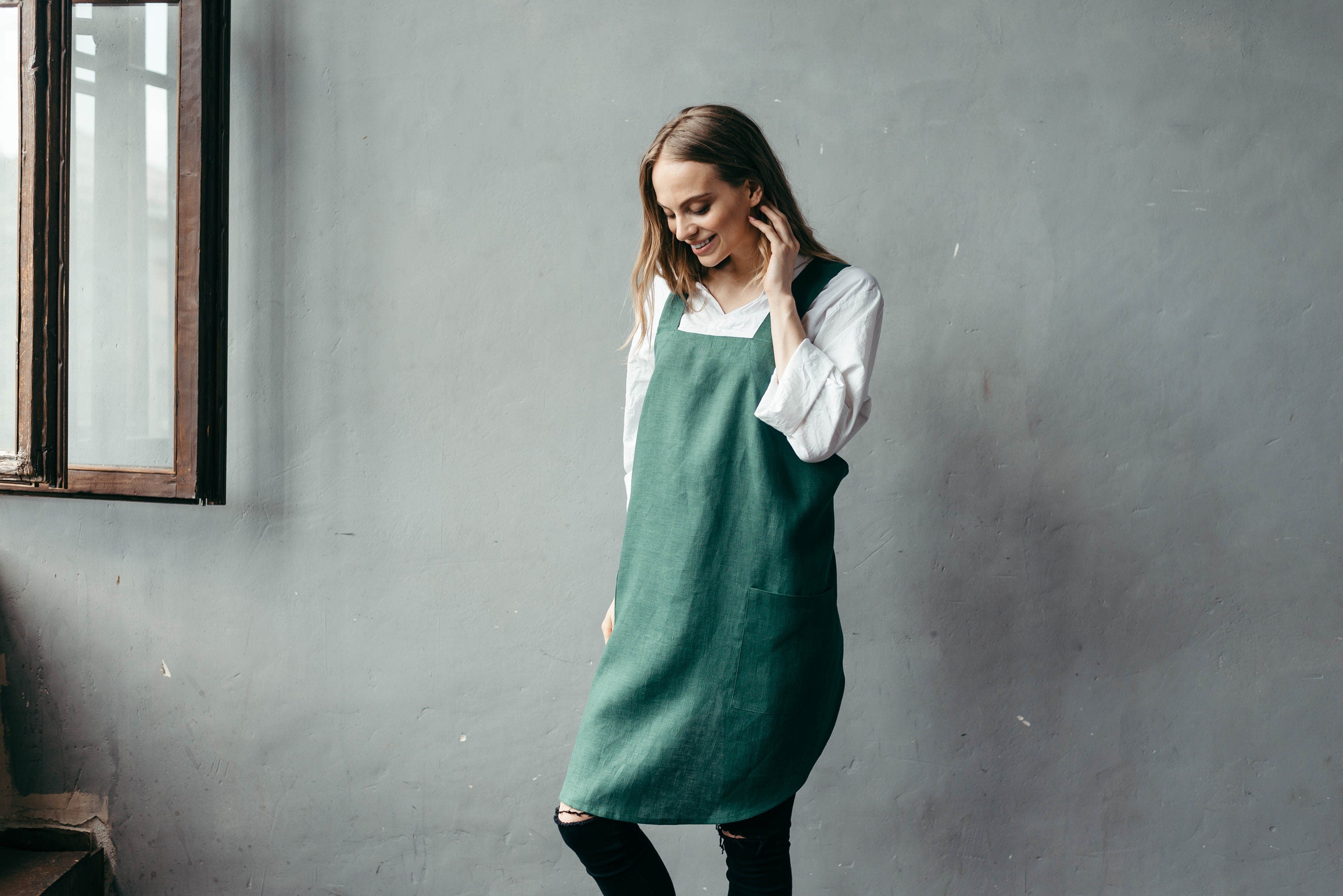 Short Linen Crossover Pinafore Apron