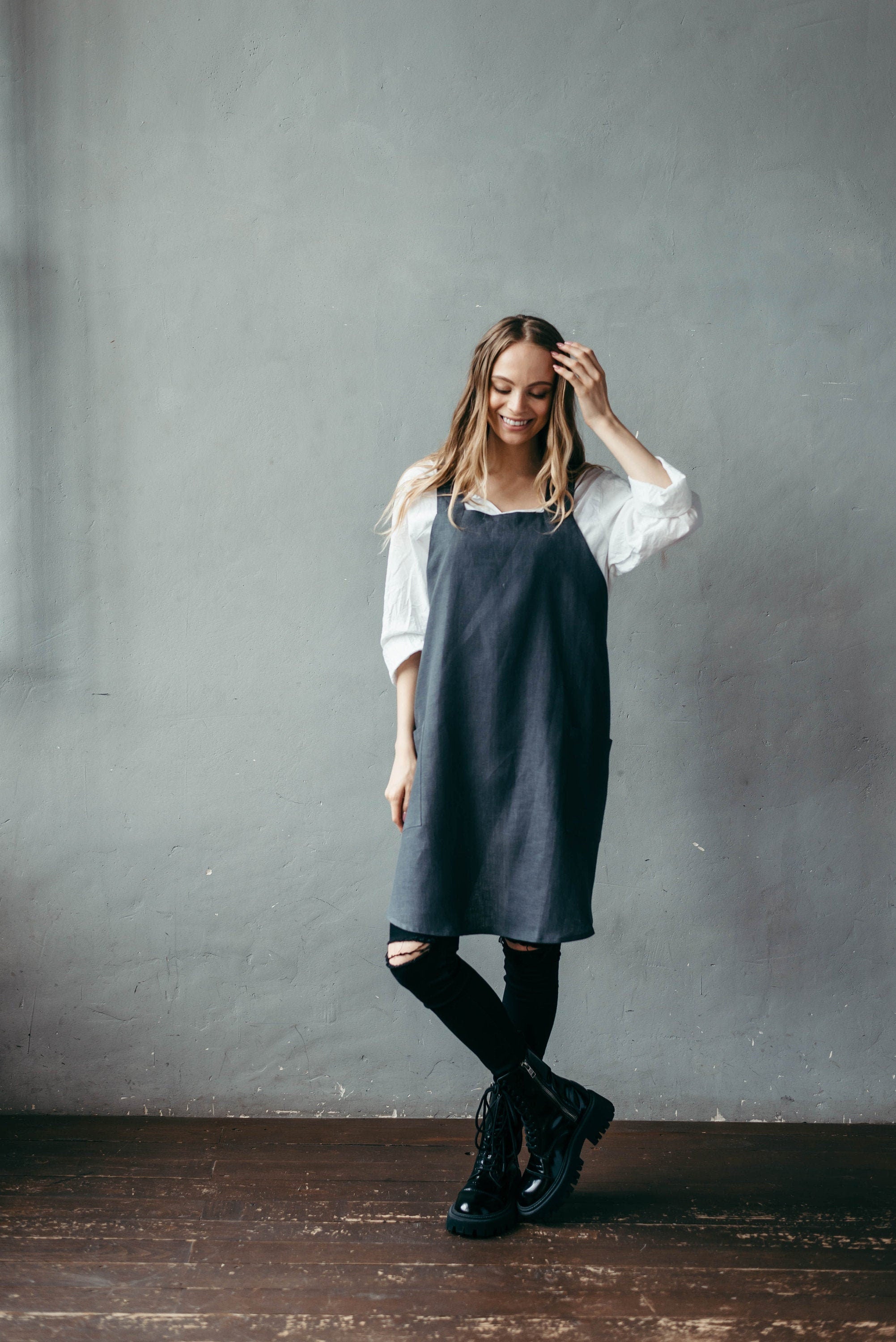Short Linen Crossover Pinafore Apron