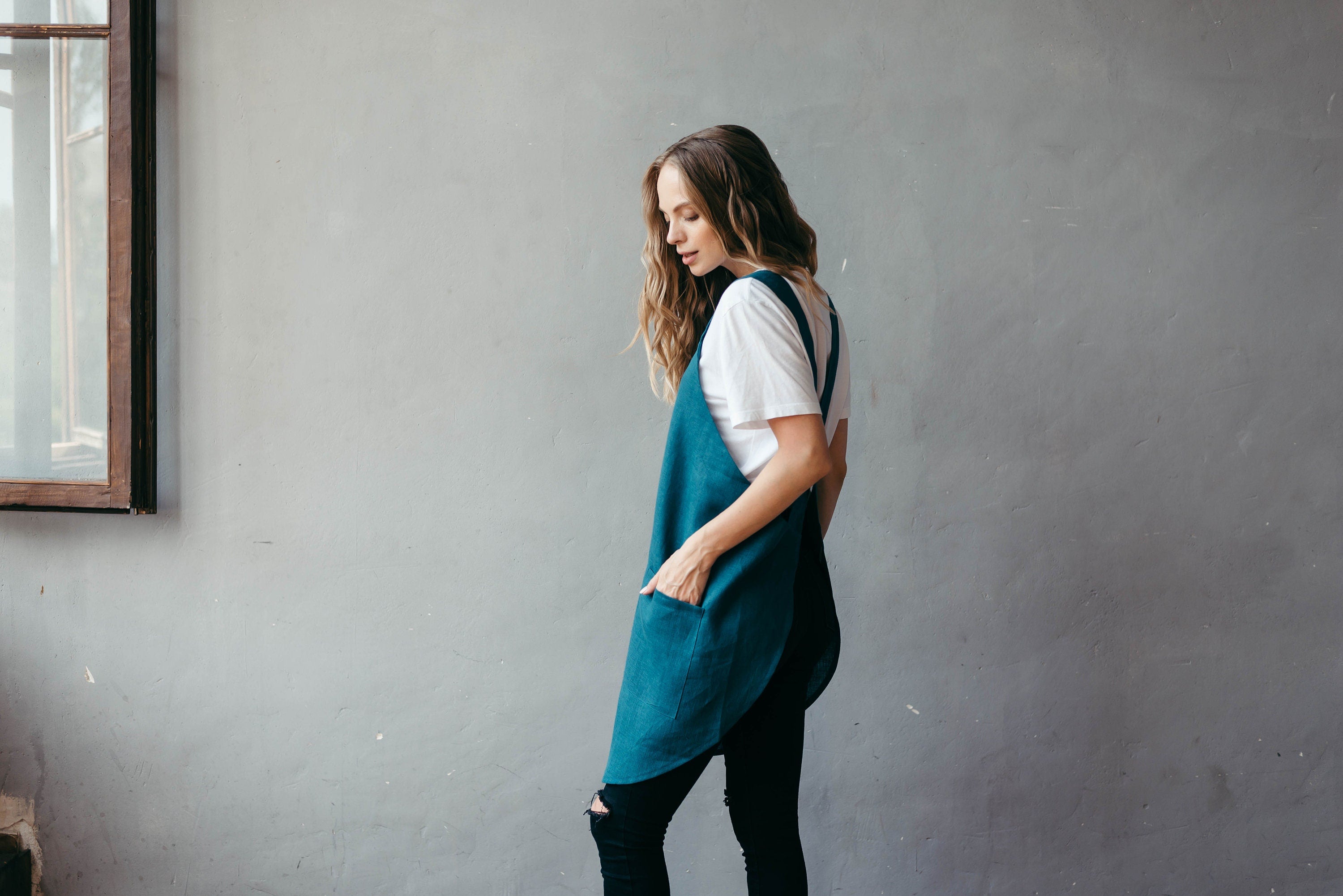 Short Linen Crossover Pinafore Apron