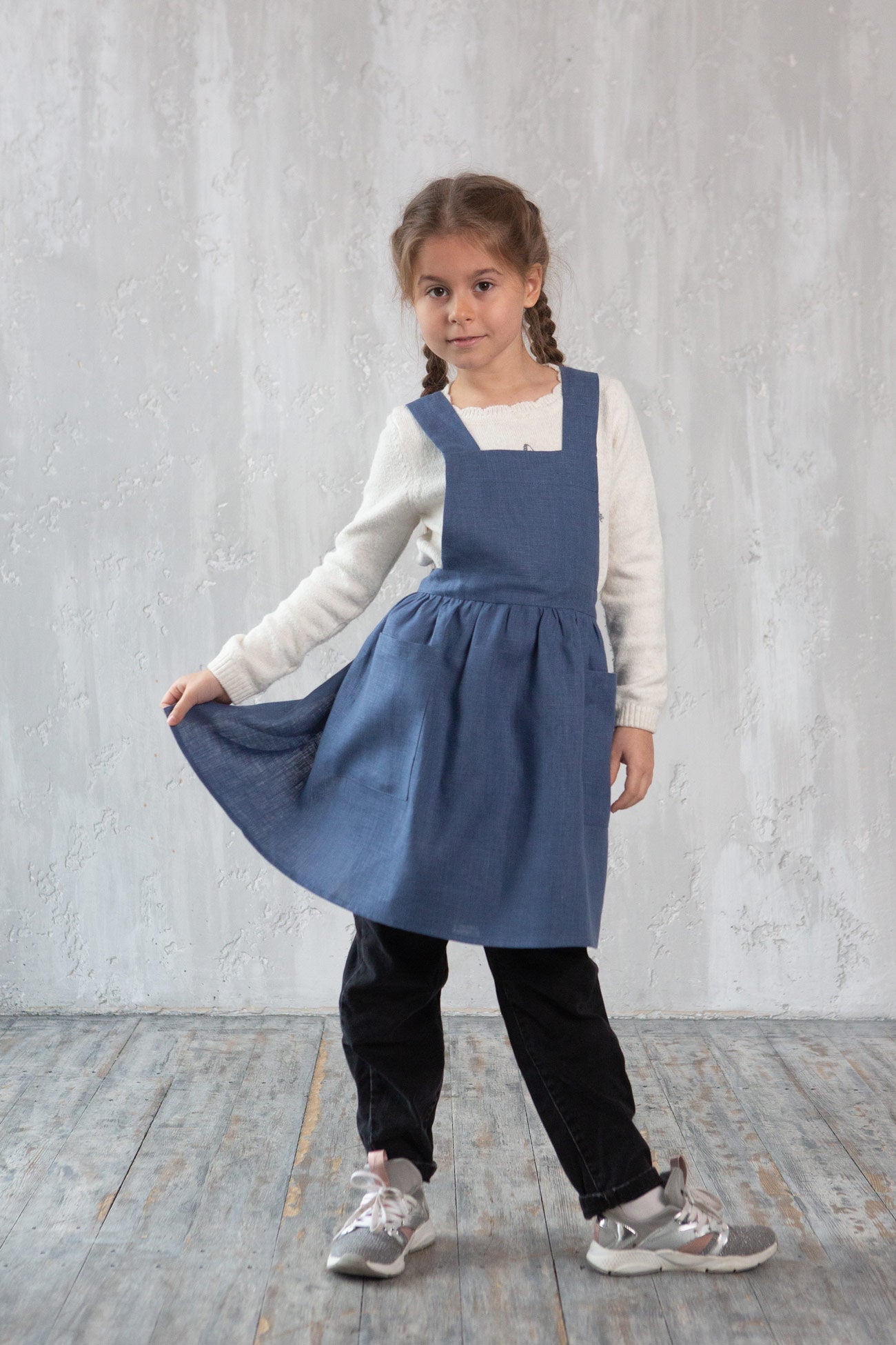 Girls’ Cross-Back Linen Apron