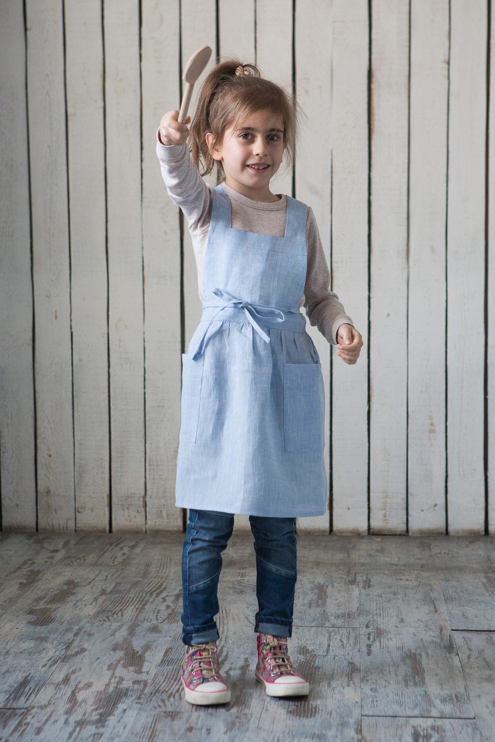 Girls’ Cross-Back Linen Apron