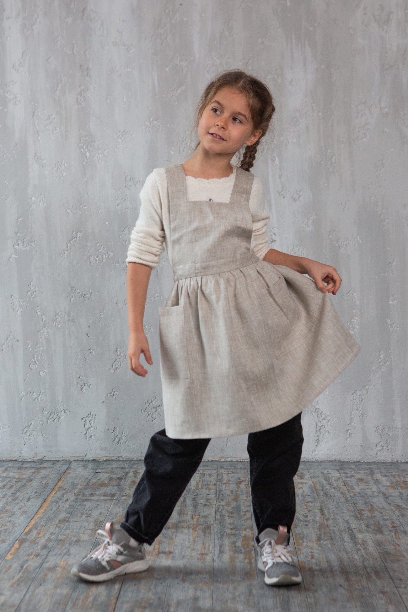 Girls’ Cross-Back Linen Apron