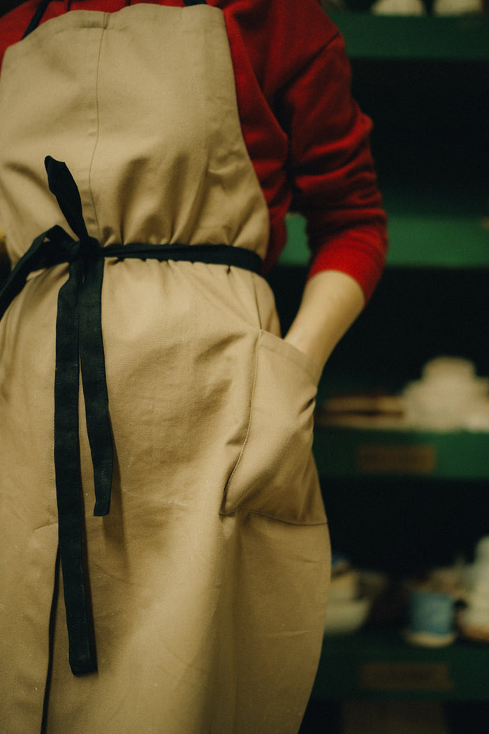 Customer wearing Heavy Duty Cotton Potters Apron