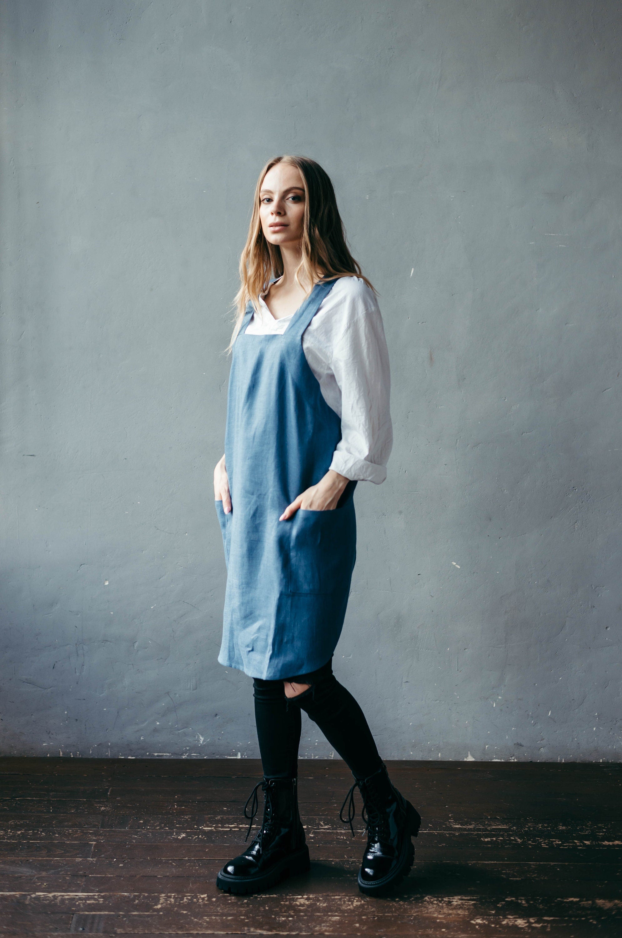 Short Linen Crossover Pinafore Apron